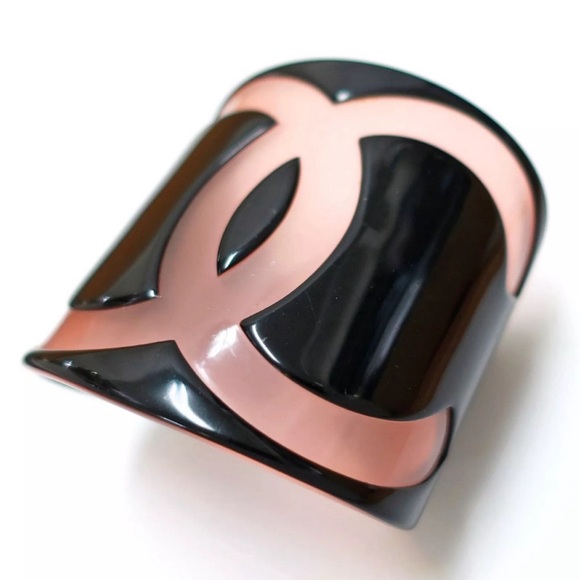Authentic Chanel 01p CC Logo Translucent Mauve Cuff  Bangle Bracelet Clear - Picture 2 of 7